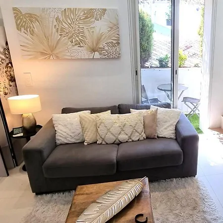 R.d.v. Center Apartment *